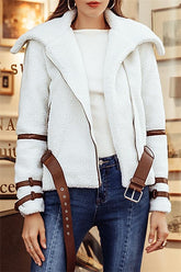 Chaqueta peluda tipo parka con cuello vuelto y faja